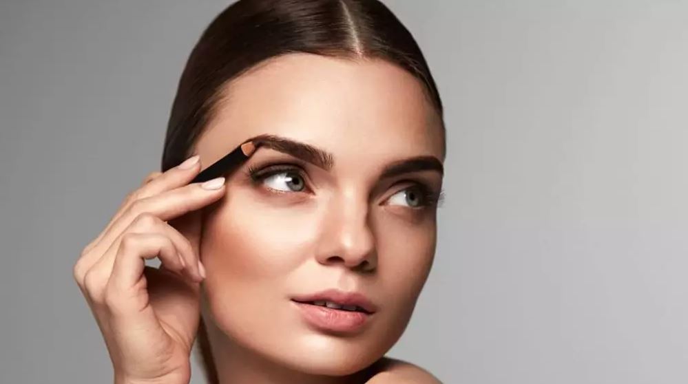 How To Use An Eyebrow Pencil: Easy Tips For Beginners To Shape Brows