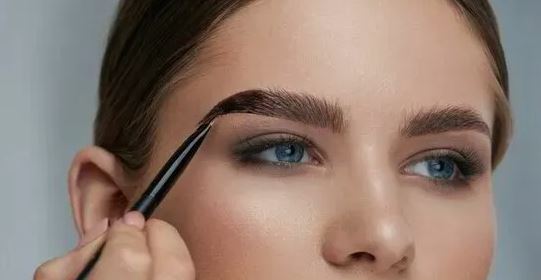 Hybrid Brows: All You Need To Know About The Latest Eyebrow Trend