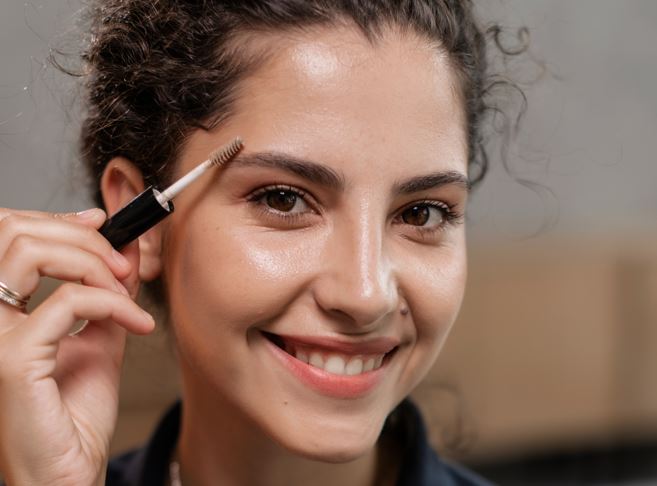 Rogaine for Eyebrows: Can it Help to Grow (or Regrow) Brows?